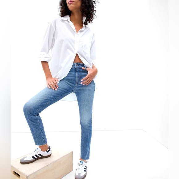 GAP Mid Rise Slim Boyfriend Jeans in Washwell Medium Brinkley - Picture 1 of 7